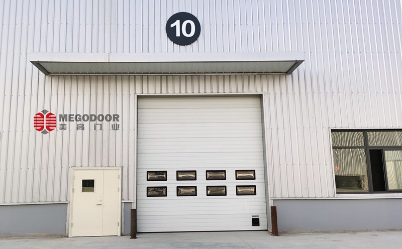 芜湖物流园工业滑升门：高效、安全、便捷的仓储解决方案插图