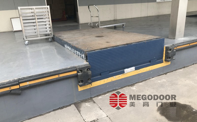 芜湖物流港智能液压升降卸货平台——高效物流的无缝连接方案插图