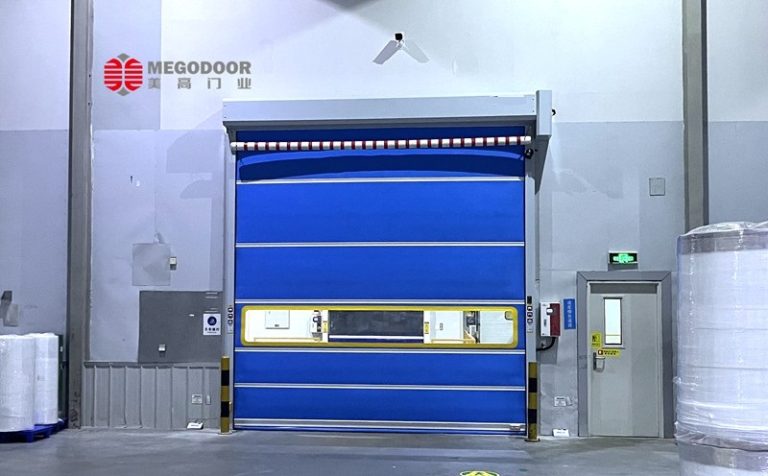 芜湖工厂通道自动感应快速卷帘门：美高高效隔离解决方案缩略图